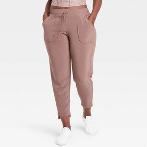 Women's Tapered Stretch Woven Pants
